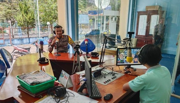 Kasat Lantas Polres Tapteng Sosialisasikan Tertib Berlalu Lintas Lewat RRI