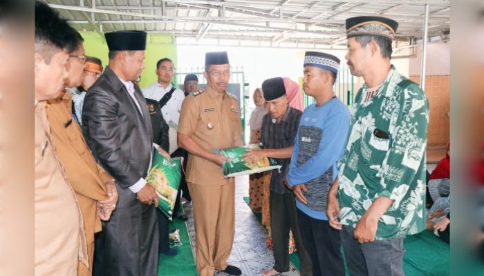 Baznas Toba Salurkan Zakat, Wakil Bupati: Pemberian Zakat Adalah Kegiatan Mulia