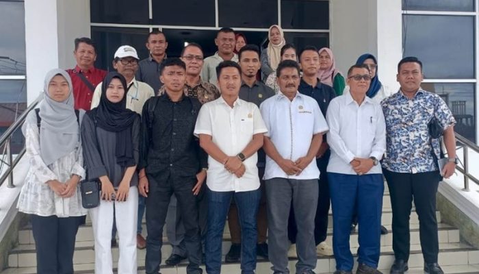 Mahasiswa Adukan Nasibnya ke DPRD Tapteng Karena Beasiswa Prestasi Dihentikan, Ketua DPRD: Kita RDP-kan