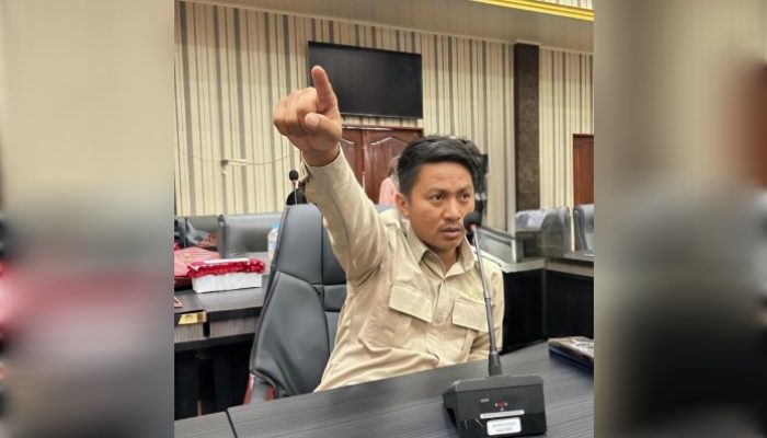 Ketua Fraksi Gerindra Tapteng Siap Turun ke Lapangan Pastikan Penerima Beasiswa Tepat Sasaran