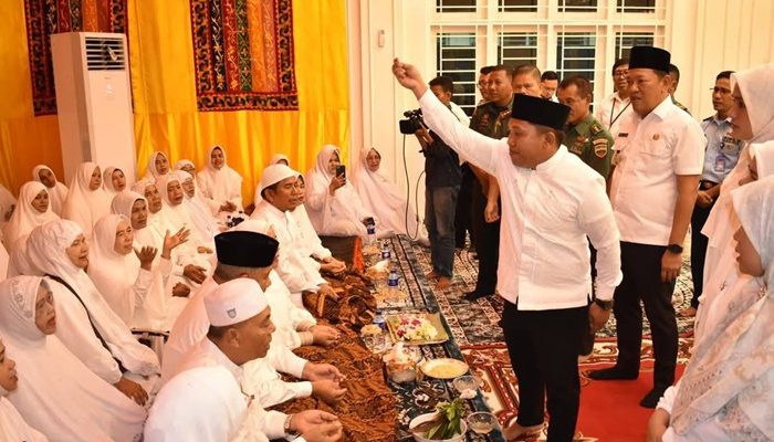 54 Calon Jemaah Hasi Asal Sibolga Ditepungtawari Wali Kota dan Wakil Wali Kota Sibolga