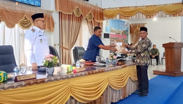 Banggar DPRD Tapteng Usulkan Pergantian Sekda, Anggota Dewan Tepuk Tangan