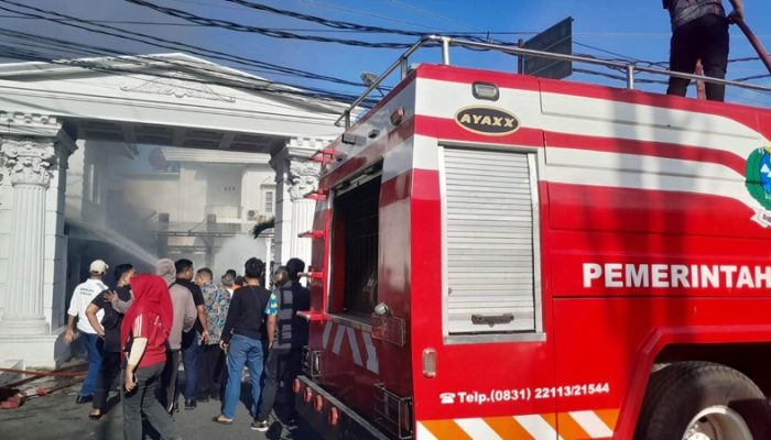 Wali Kota Sibolga Sampaikan Permohonan Maaf atas Peristiwa Kebakaran Garasi Rumah Dinas