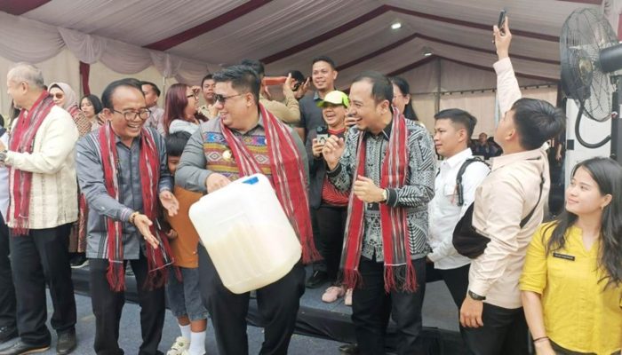Kemenekraf Apresiasi Parade Agro Tao Toba Jou Jou 2025 yang Memamerkan Komoditas Unggulan Samosir