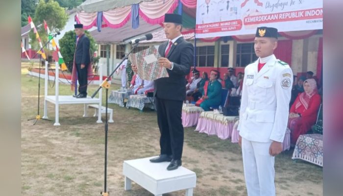 Anggota DPRD Tapteng Deni Herman Hulu Didaulat Bacakan Teks Proklamasi di HUT ke-80 RI di Kolang