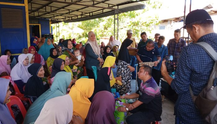 Setelah dari Sibolga Bakhtiar Ahmad Sibarani Gelar Pasar Murah di Barus
