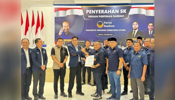 Rahmansyah Sibarani Terima SK NasDem Tapteng, DPW: Kita Ingin Kader NasDem Menjadi Bupati Kembali