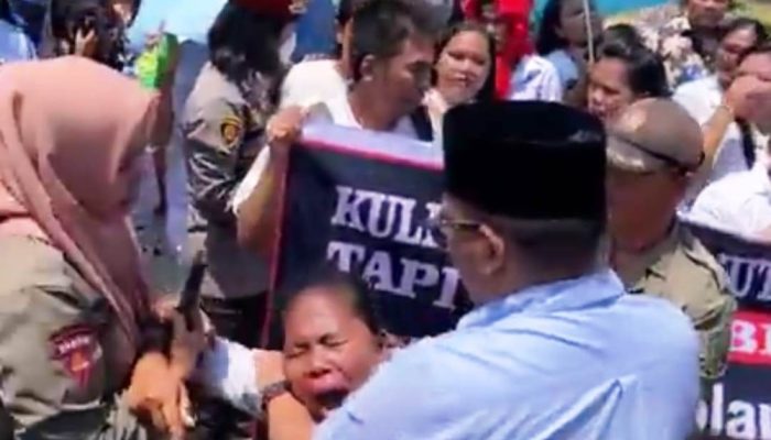 Ratusan TKS Nakes Tapteng Menangis Minta Tolong ke DPRD Atas Nasibnya: DPRD Siap Mendukung TKS Dipekerjakan Kembali