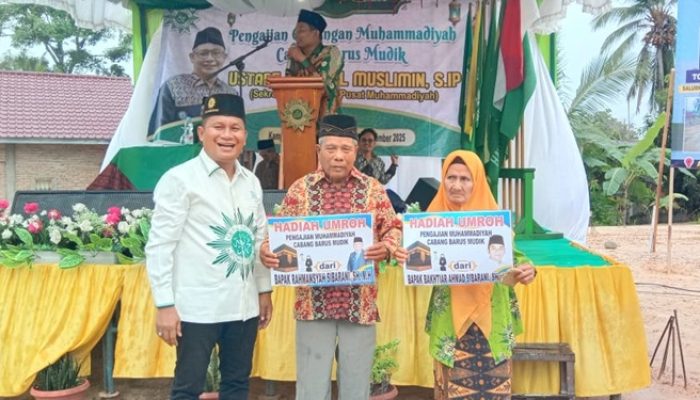 Bakhtiar dan Rahmansyah Sibarani Berikan Hadiah 2 Orang Umrah di Acara Pengajian Muhammadiyah Se-Tapteng di Barus