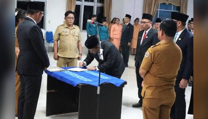Akhirnya Bupati Taput Lantik 21 Pejabat Baru di Akhir Tahun 2025