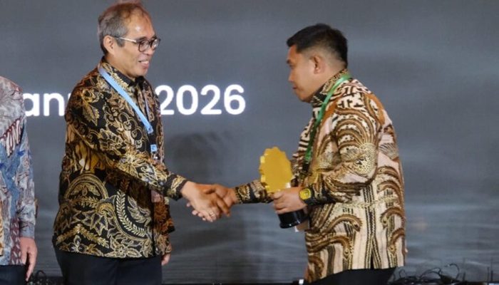 Mantap! Wali Kota Sibolga Syukri Penarik Berhasil Pertahankan UHC Awards: Wujud Komitmen Kuat Lindungi Kesehatan Warganya