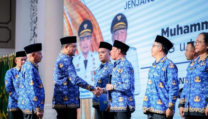 Gubsu Bobby Serahkan 248 SK Penugasan Kepala Sekolah, 16 di Cabdis Sibolga-Tapteng