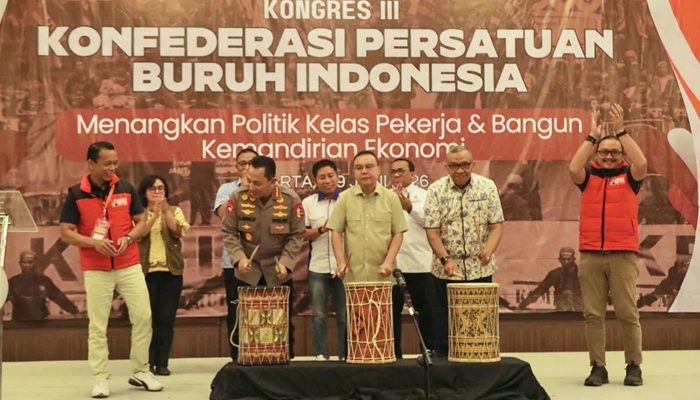 Wamenaker Aja k Serikat Buruh Berkolaborasi Revisi UU Ketenagakerjaan dan Regulasi K3