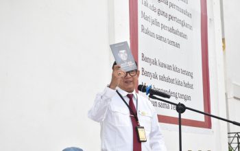 Jamil Zeb Tumori Bagikan Kisahnya Kepada Siswa SMAN 3 Sibolga: Mulai dari Buruh Bongkar Hingga Tukang Becak Demi Pendidikan