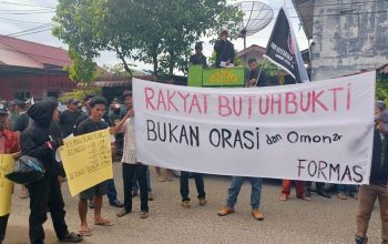 Kantor BPN Tapteng Didemo Masyarakat: Minta Kepala Kantor Mundur Karena Pelayanan Lambat