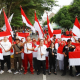 Meriahkan HUT ke-81 RI, Wali Kota Siantar Bagi-bagi Bendara di Car Free Day