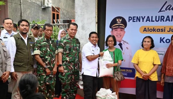 Wali Kota Syukri Launching Penyaluran Bantuan Pangan dari Pusat: 13.247 Warga Sibolga Menerima Bantuan
