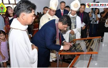 Gereja Katolik Santo Paulus Saitnihuta Pangururan Diresmikan, Bupati Vandiko Apresiasi Semangat Gotong Royong Jemaat