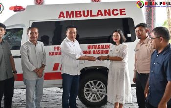 Pelayanan Kesehatan Makin Cepat: Bupati Humbahas Serahkan Ambulans Baru untuk Puskesmas Hutagalung Parlilitan