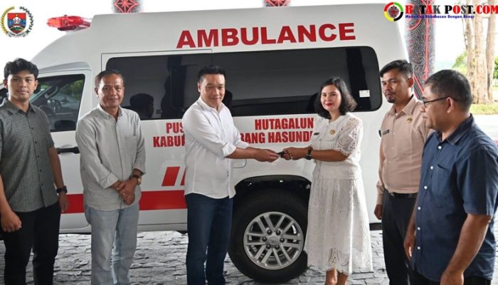 Pelayanan Kesehatan Makin Cepat: Bupati Humbahas Serahkan Ambulans Baru untuk Puskesmas Hutagalung Parlilitan